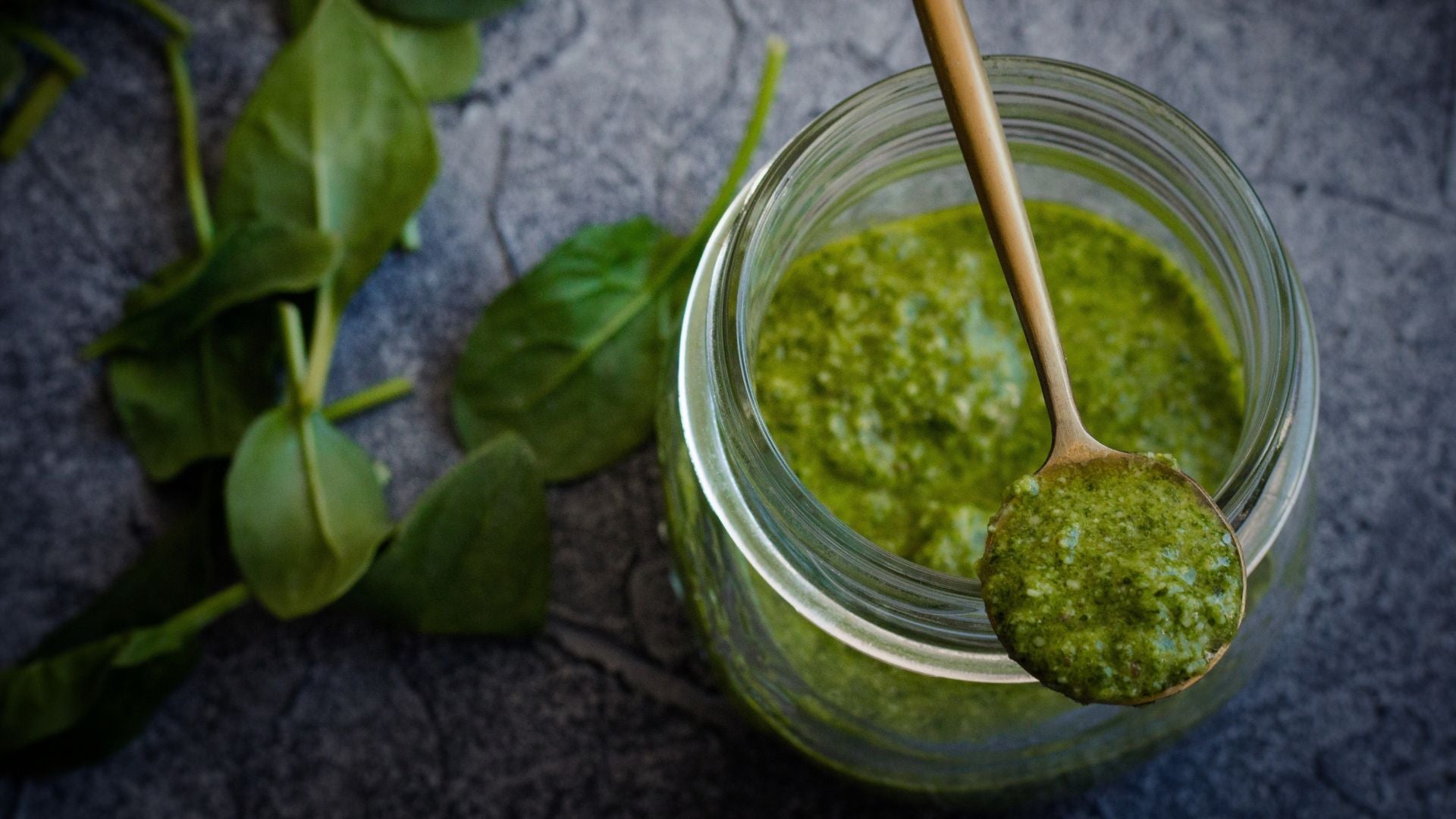 Il pesto alla genovese: storia, tradizione e il segreto per un gusto autentico